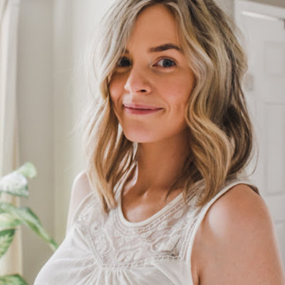 Meet your Posher, Amanda - Picture 1 of 1